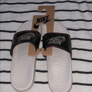 Women’s Nike Benassi JDI Slide size 7